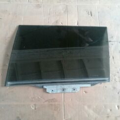 Aizmugurējo kreiso durvju stikls priekš TOYOTA AVENSIS 2007