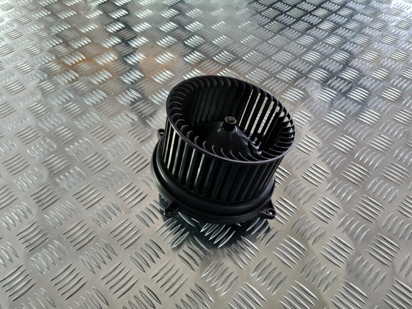 Salona ventilators priekš MERCEDES BENZ ML320 2006 SILVER