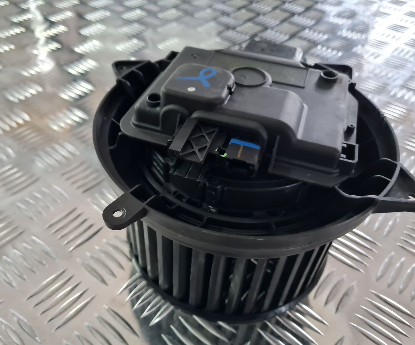 Salona ventilators priekš MERCEDES BENZ ML320 2006 SILVER