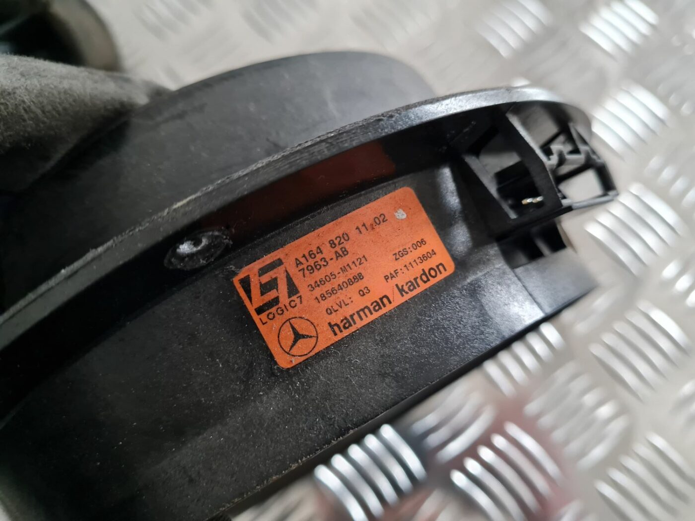 Durvju skaļrunis, apakšā priekš MERCEDES BENZ ML320 2006 SILVER