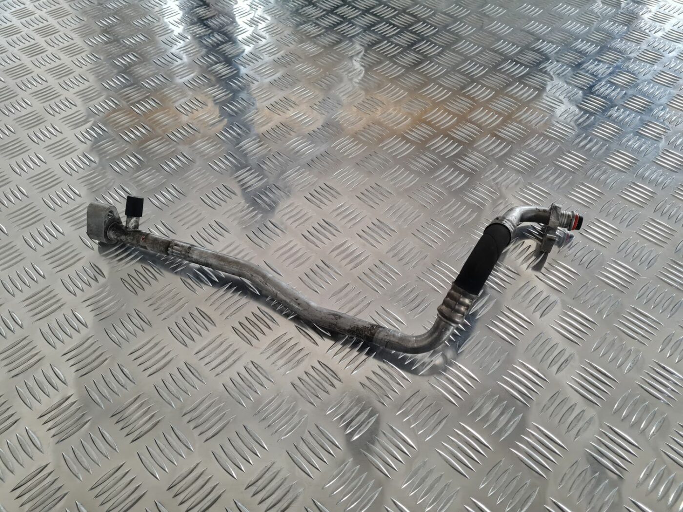 Gaisa kondicioniera caurule priekš MERCEDES BENZ ML320 2006 SILVER 1 Gaisa kondicioniera caurule priekš MERCEDES BENZ ML320 2006 SILVER