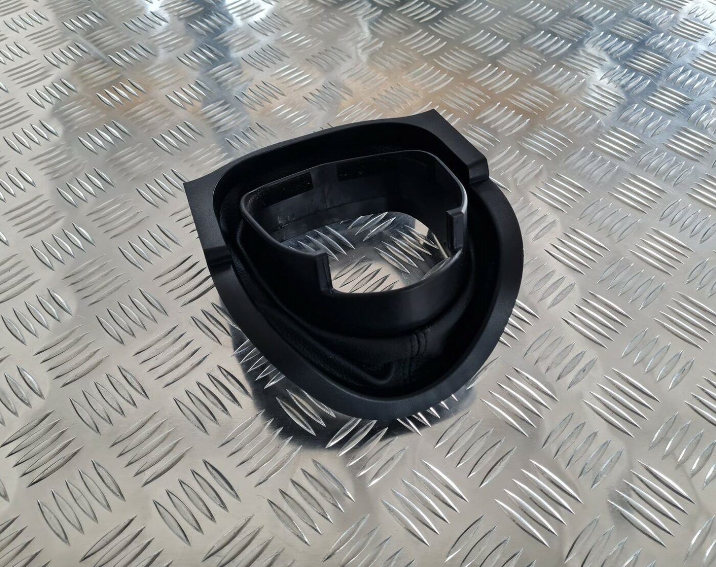 Stūres statnes putekļu aizsargs (salonā) priekš MERCEDES BENZ ML320 2006 SILVER