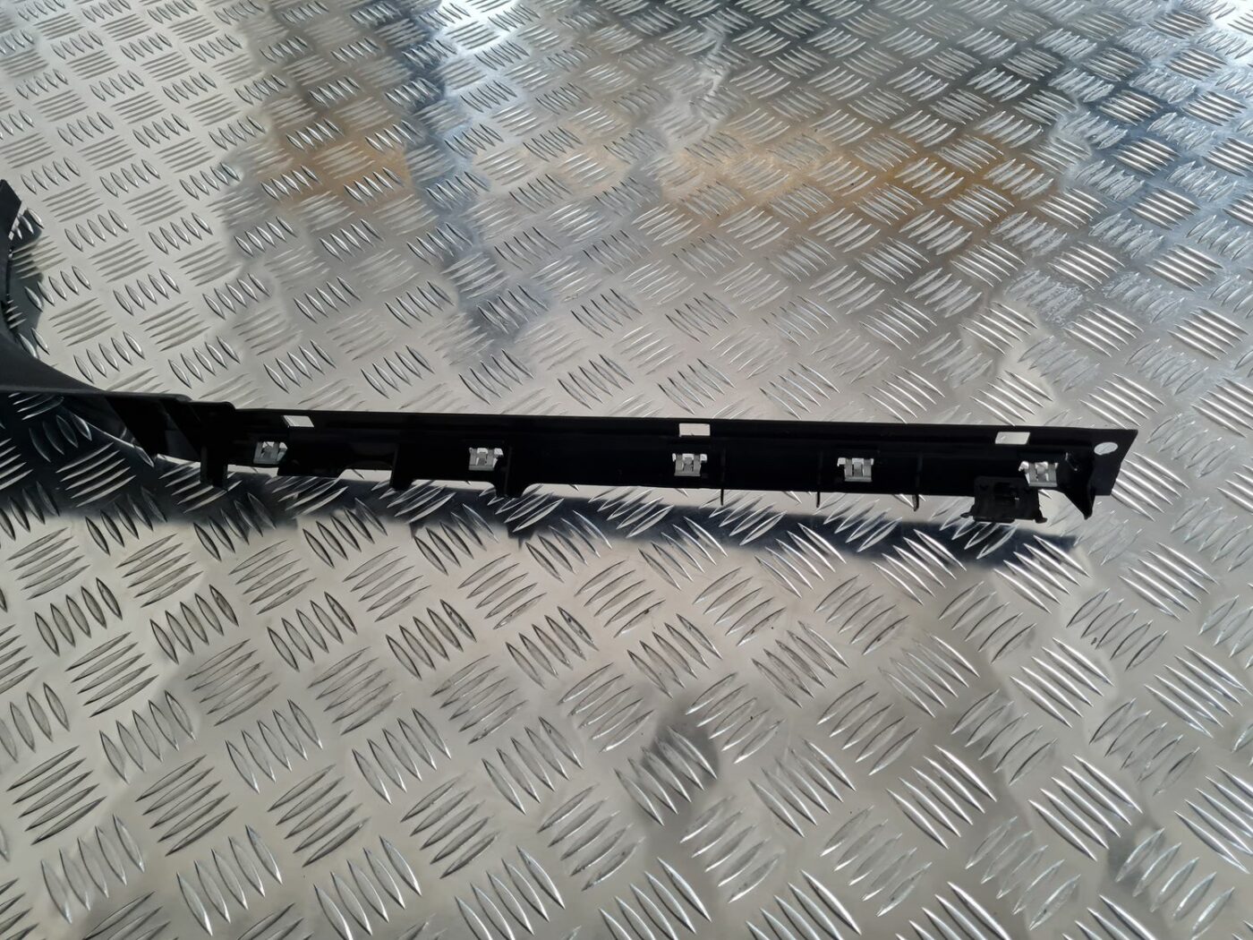 Sliekšņa priekšēja kreisa uzlika (salonā) priekš MERCEDES BENZ ML320 2006 SILVER