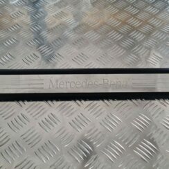 Sliekšņa priekšēja laba uzlika (salonā) priekš MERCEDES BENZ ML320 2006 SILVER