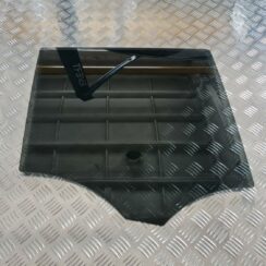 Aizmugurējo labo durvju stikls priekš MERCEDES BENZ ML320 2006 SILVER