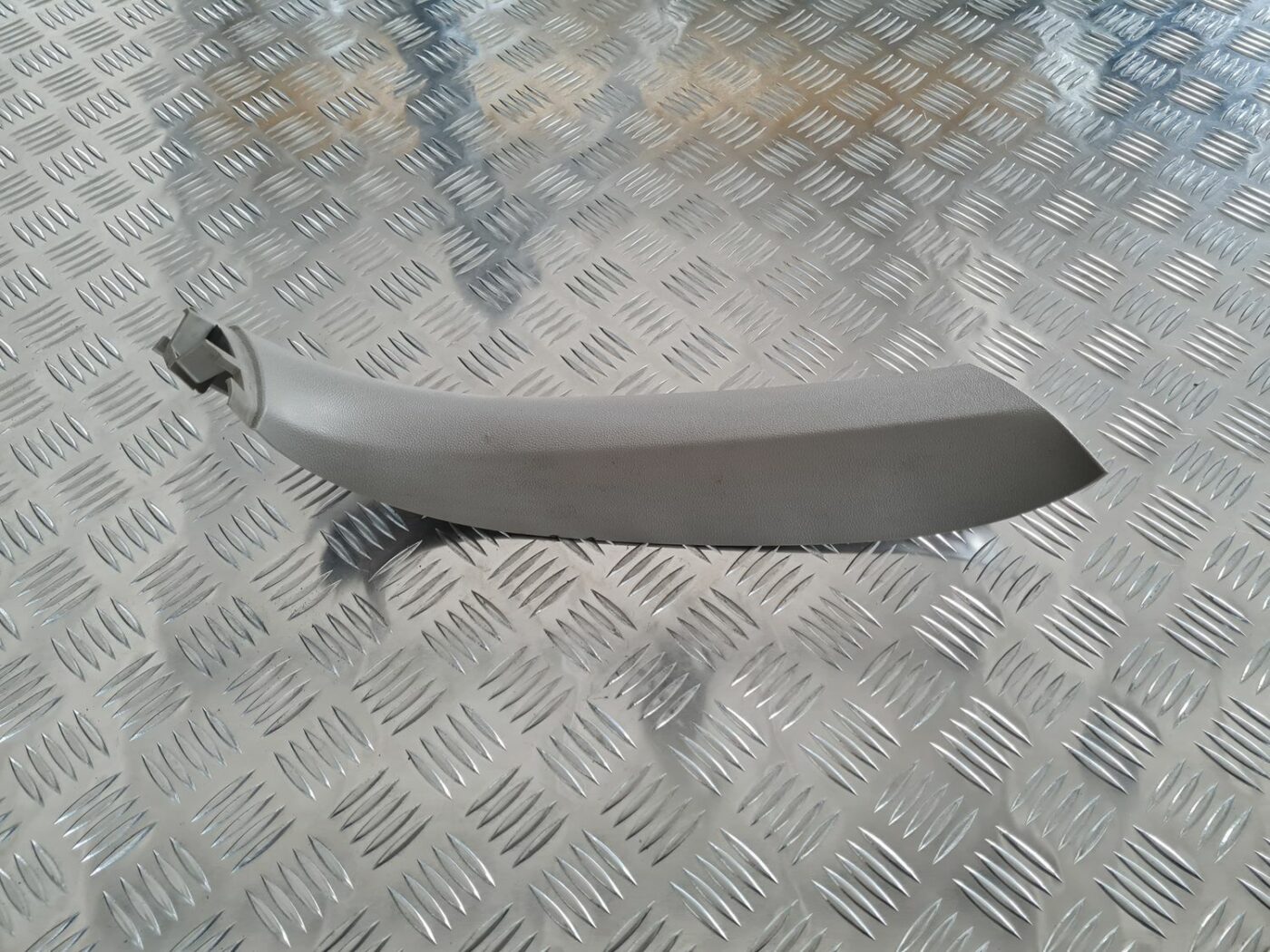 Bagāžnieka vāka apdare priekš MERCEDES BENZ ML320 2006 SILVER