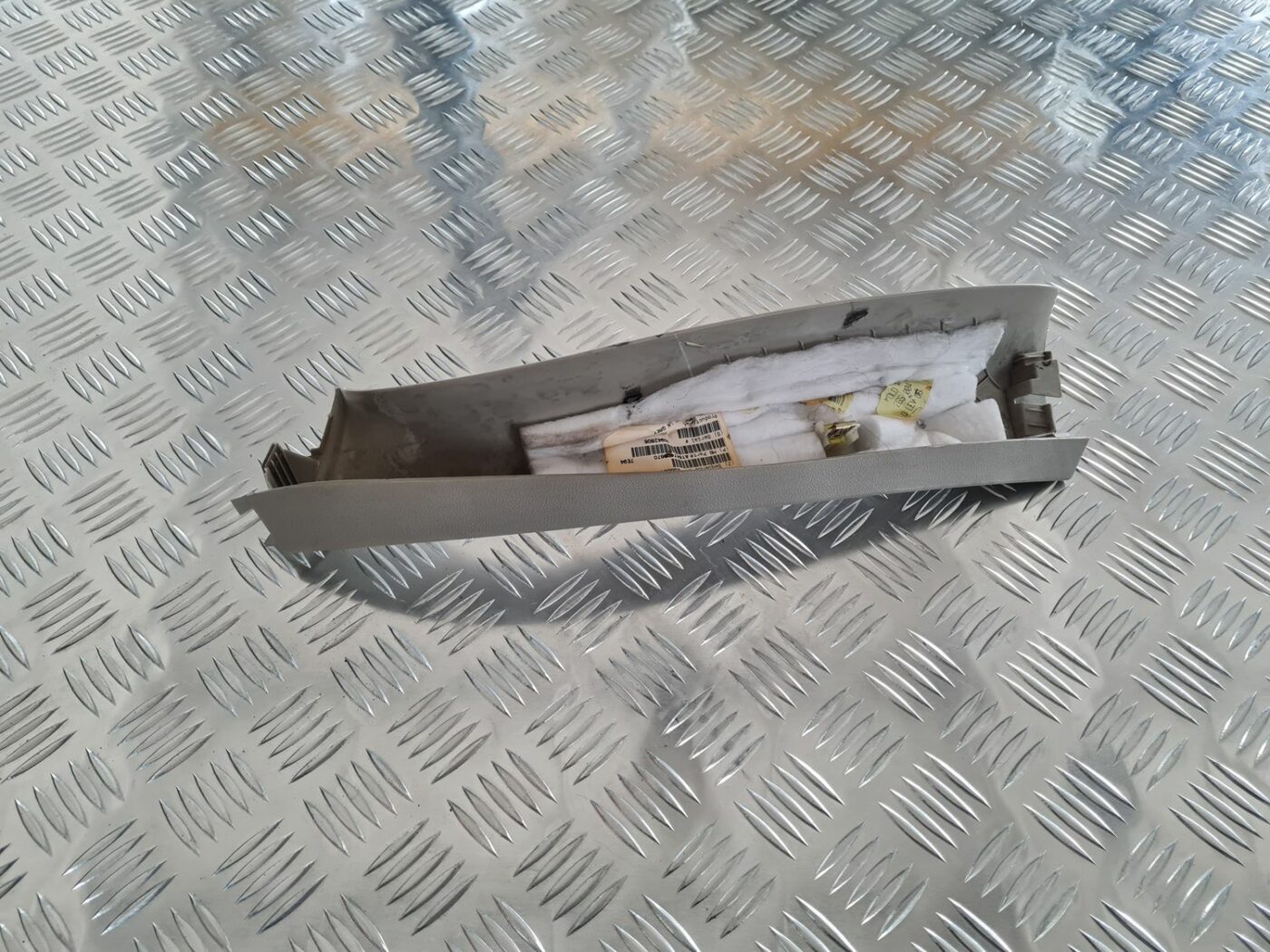 Bagāžnieka vāka apdare priekš MERCEDES BENZ ML320 2006 SILVER