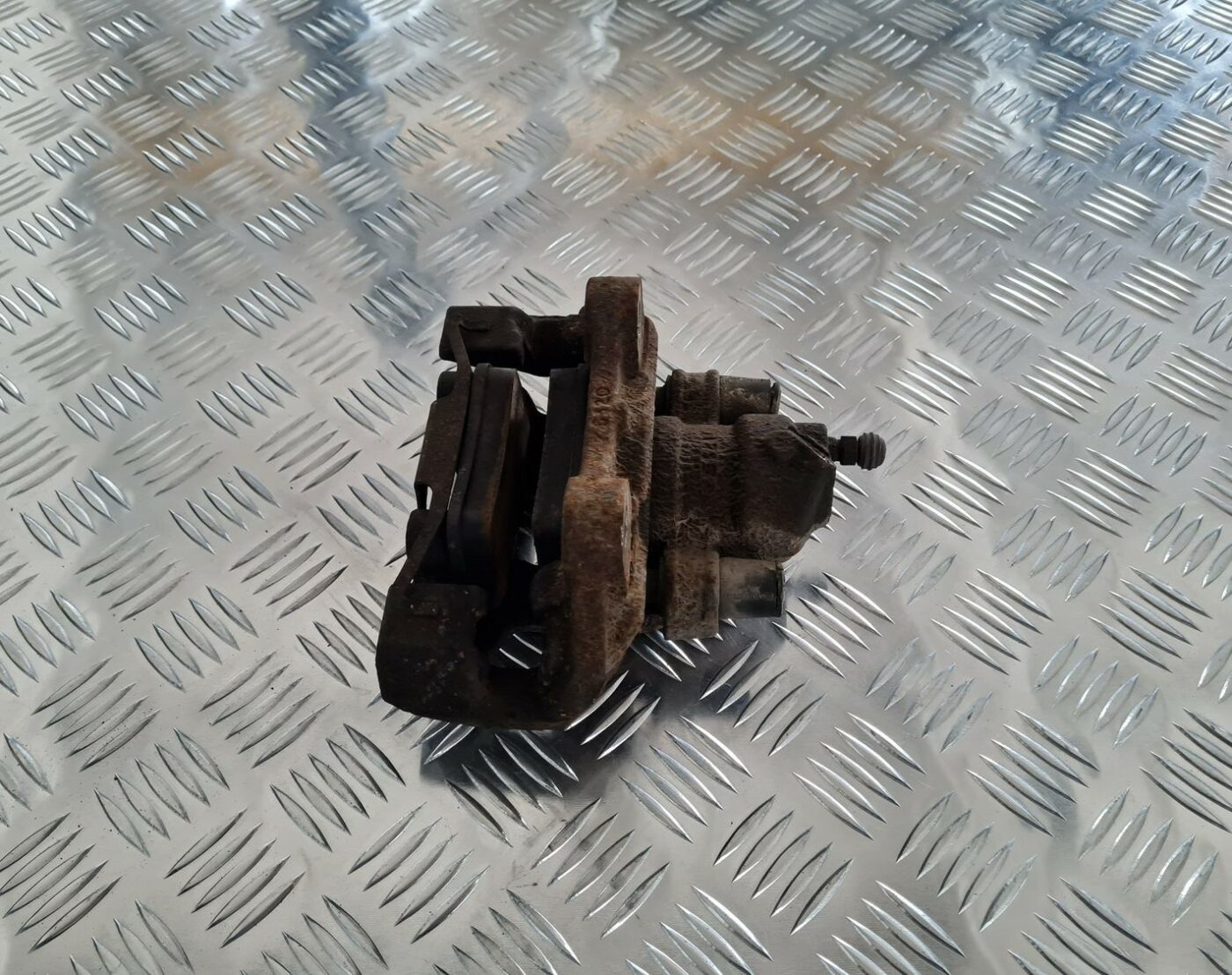 Aizmugurējais kreisais suports priekš MERCEDES BENZ ML320 2006 SILVER