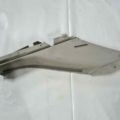 Aizmugurējas salona statnes apdare priekš MERCEDES BENZ ML320 2006 SILVER