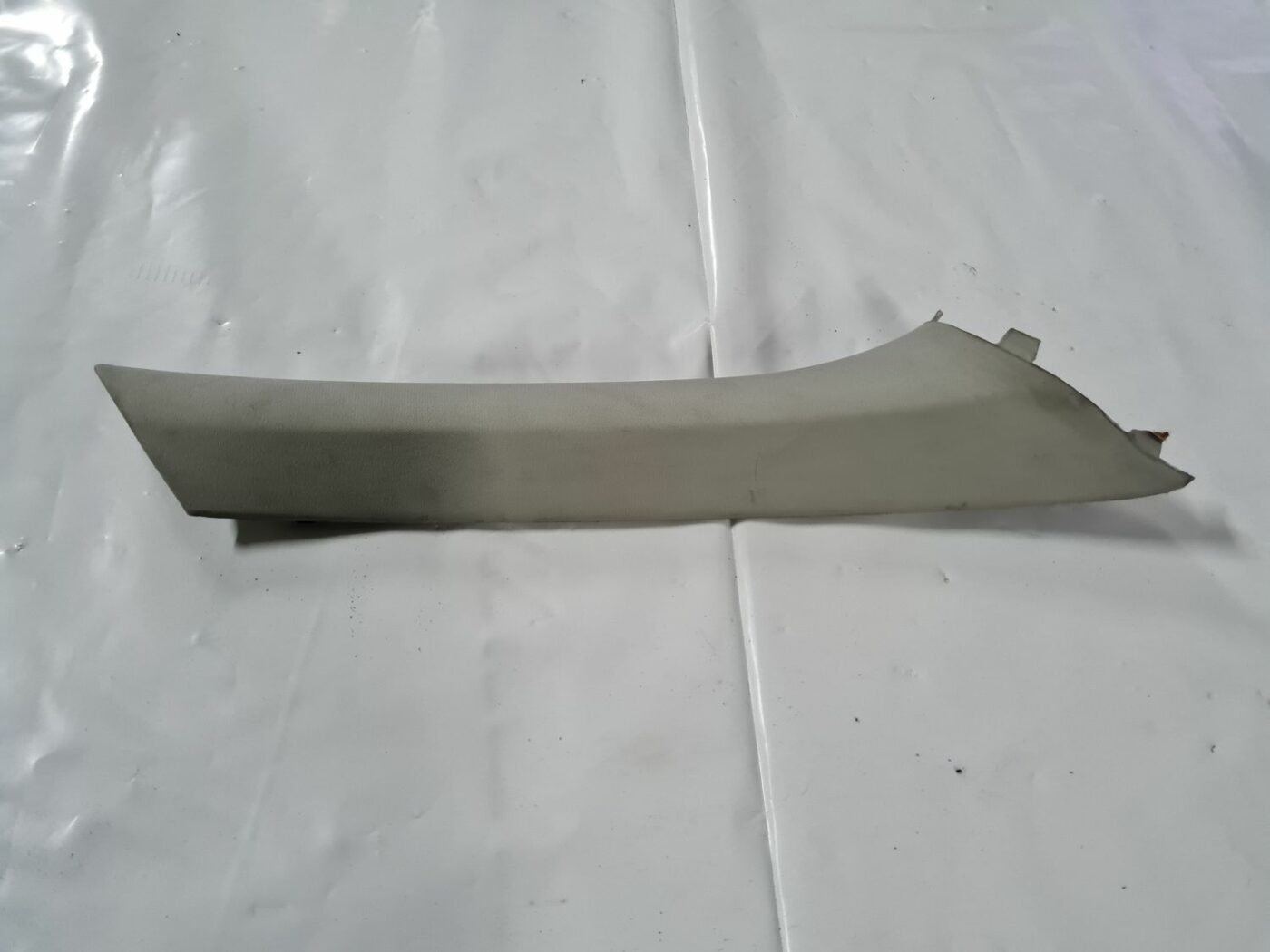 Priekšējas salona statnes apdare priekš MERCEDES BENZ ML320 2006 SILVER 1 Priekšējas salona statnes apdare priekš MERCEDES BENZ ML320 2006 SILVER