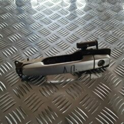 Priekšējāis kreisais durvju rokturis priekš TOYOTA COROLLA VERSO 2003