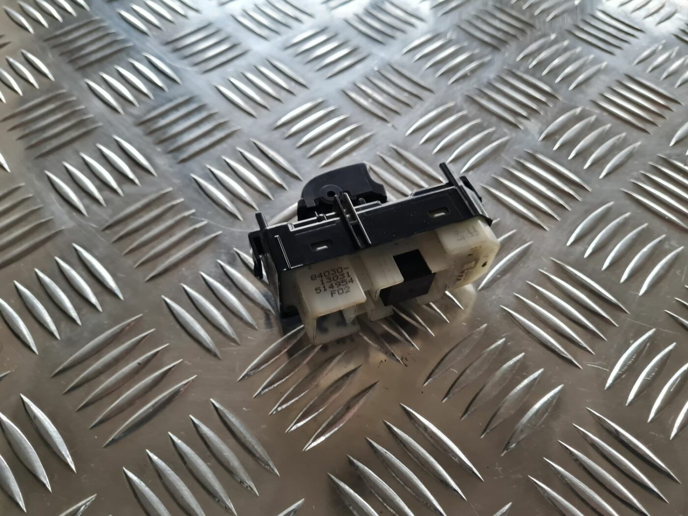 Stikla pacelšanas poga priekš TOYOTA COROLLA VERSO 2003