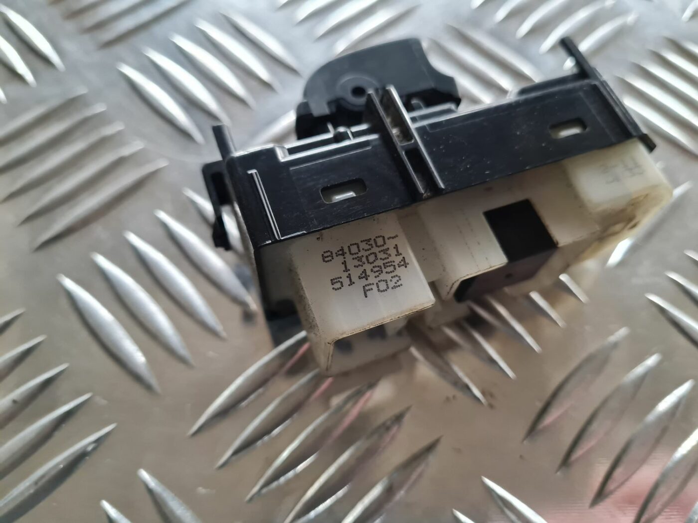 Stikla pacelšanas poga priekš TOYOTA COROLLA VERSO 2003