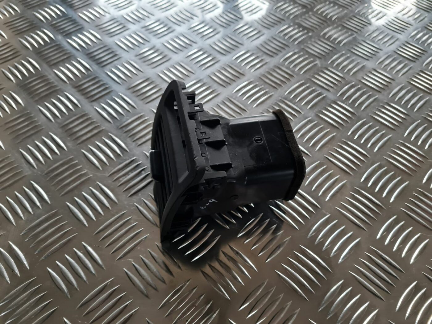 Mērinstrumentu paneļa gaisa vads, pa labi priekš TOYOTA COROLLA VERSO 2003 2 Mērinstrumentu paneļa gaisa vads, pa labi priekš TOYOTA COROLLA VERSO 2003