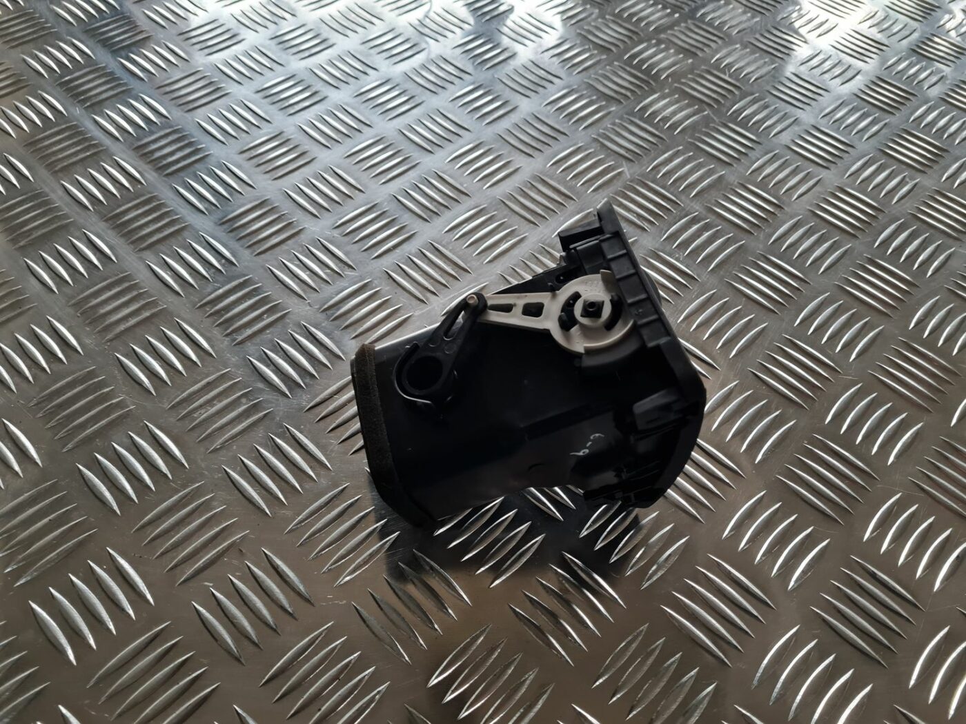 Mērinstrumentu paneļa gaisa vads, pa labi priekš TOYOTA COROLLA VERSO 2003 3 Mērinstrumentu paneļa gaisa vads, pa labi priekš TOYOTA COROLLA VERSO 2003