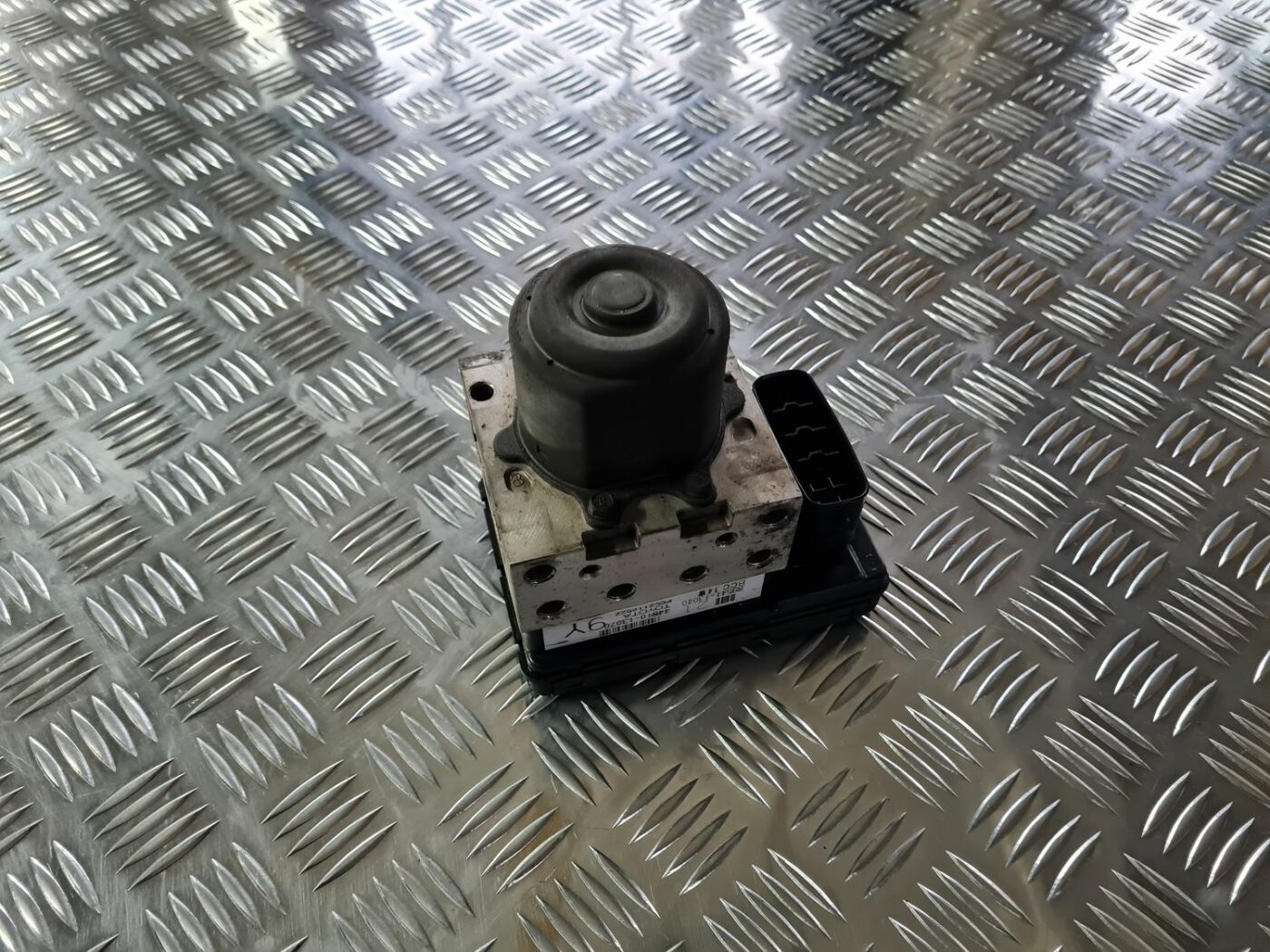 ABS bloks priekš TOYOTA COROLLA VERSO 2003 1 ABS bloks priekš TOYOTA COROLLA VERSO 2003