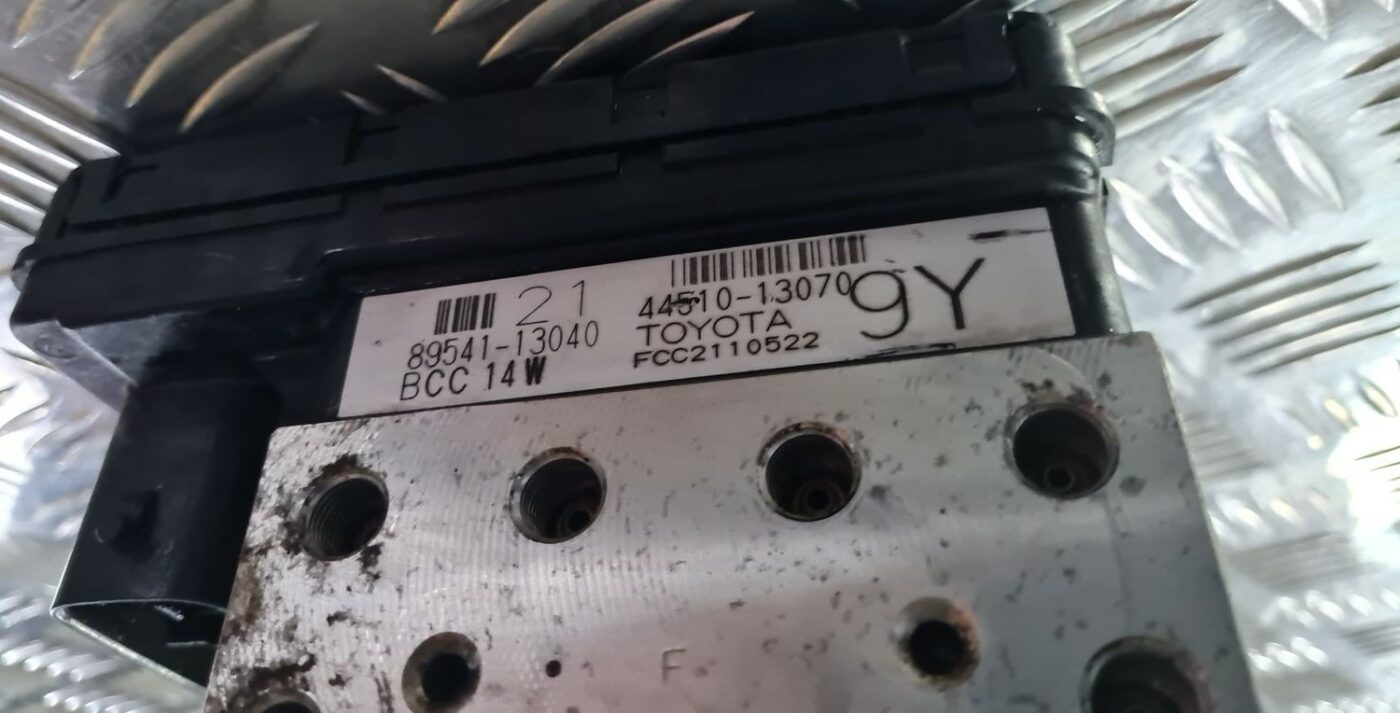 ABS bloks priekš TOYOTA COROLLA VERSO 2003 2 ABS bloks priekš TOYOTA COROLLA VERSO 2003