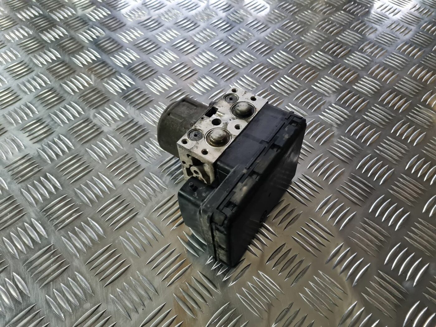 ABS bloks priekš TOYOTA COROLLA VERSO 2003 3 ABS bloks priekš TOYOTA COROLLA VERSO 2003