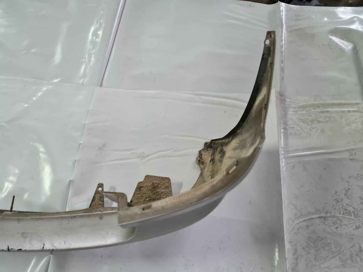 Aizmugures buferis priekš TOYOTA COROLLA VERSO 2003