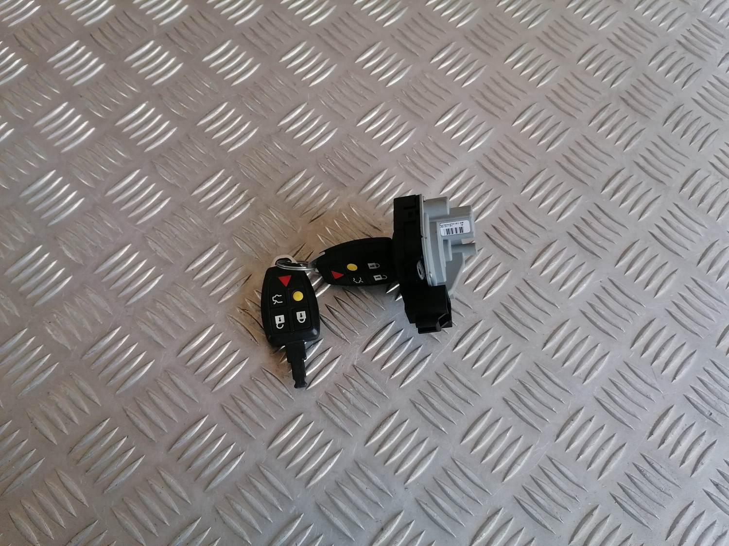 Aizdedzes slēdzene priekš VOLVO C30 2008 SILVER 1 Aizdedzes slēdzene priekš VOLVO C30 2008 SILVER