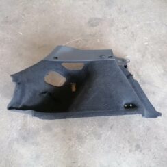 Bagāžnieka nodalījuma sānu apdare priekš VOLVO C30 2008 SILVER