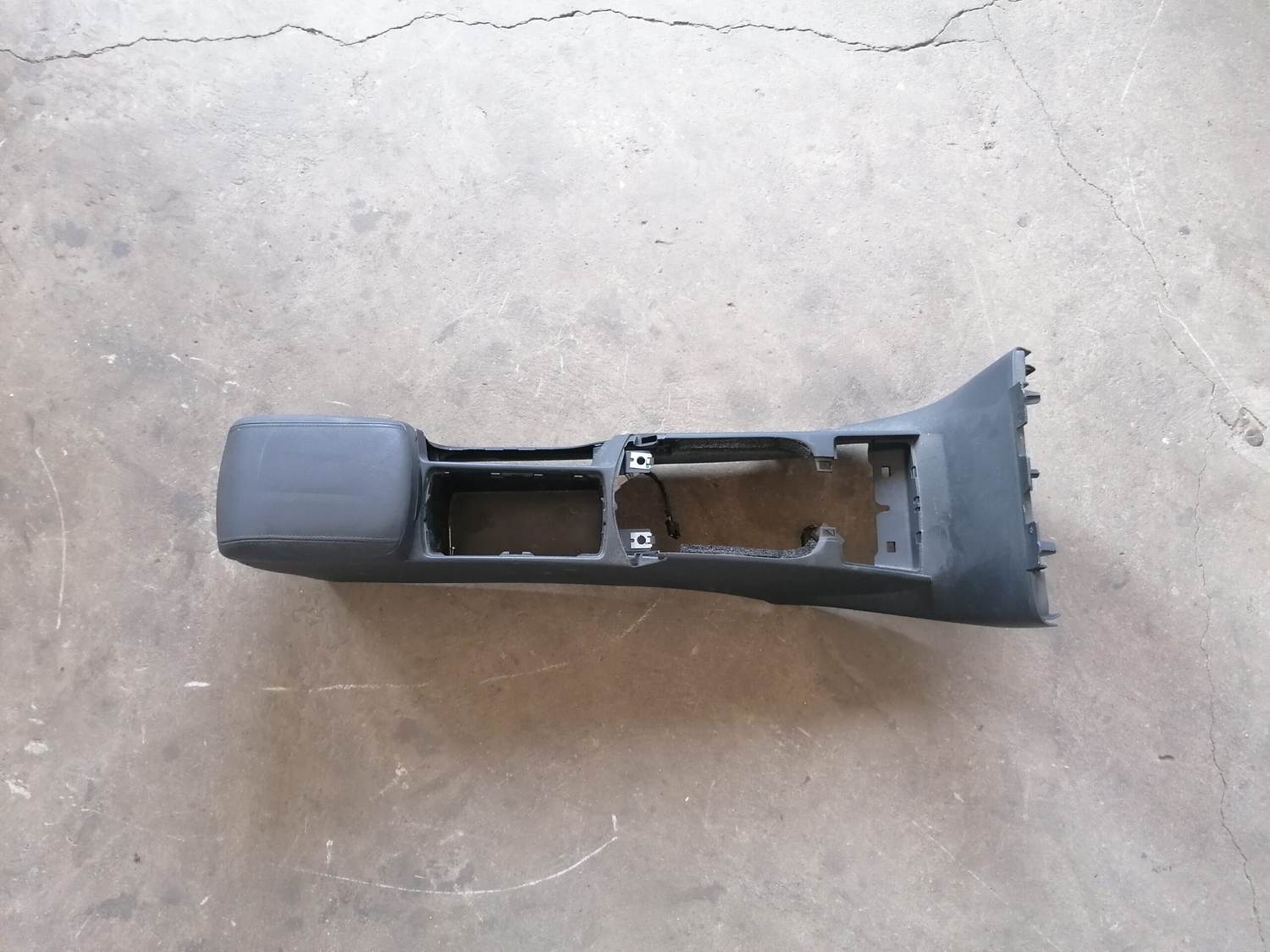 Centrālās konsoles apdares lielākā daļa priekš VOLVO C30 2008 SILVER 1 Centrālās konsoles apdares lielākā daļa priekš VOLVO C30 2008 SILVER