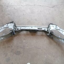 Priekšējā radiatora rāmja augšēja daļa priekš VOLVO C30 2008 SILVER