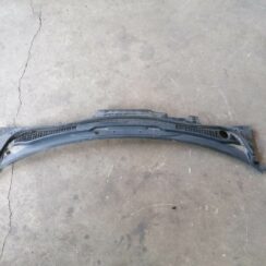 Vējstikla uzlikas (deflektora) režģis priekš VOLVO C30 2008 SILVER