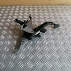 Sajūga pedālis priekš VOLVO C30 2008 SILVER