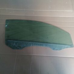 Priekšējo labo durvju stikls priekš VOLVO C30 2008 SILVER