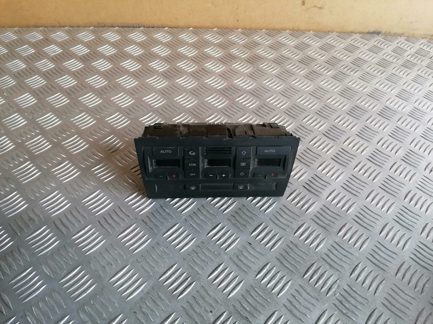 Klimata kontroles bloks priekš AUDI A4 2008 AVANT 1 Klimata kontroles bloks priekš AUDI A4 2008 AVANT