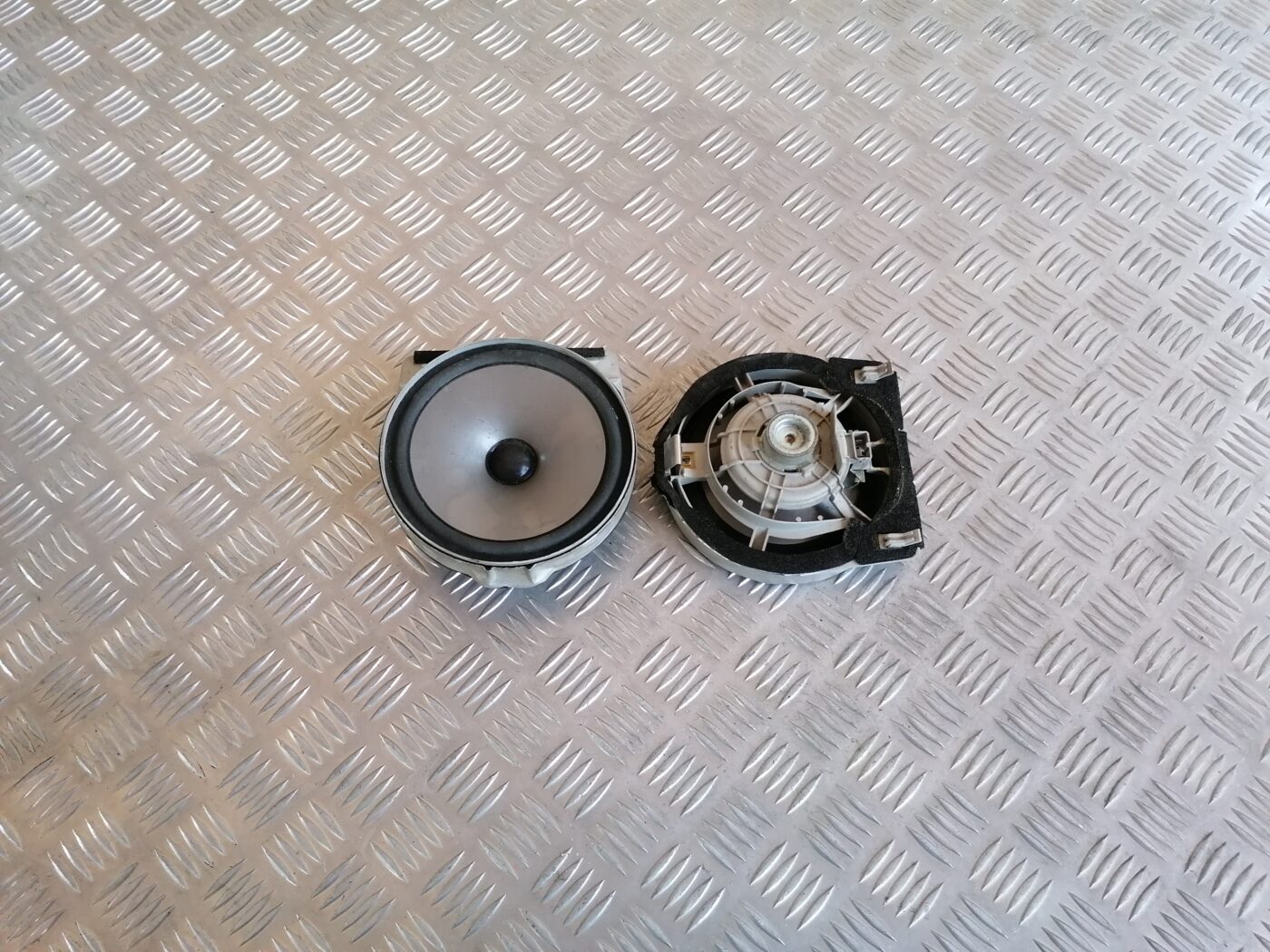 Durvju skaļrunis, apakšā priekš HONDA ACCORD 2007 YR562P