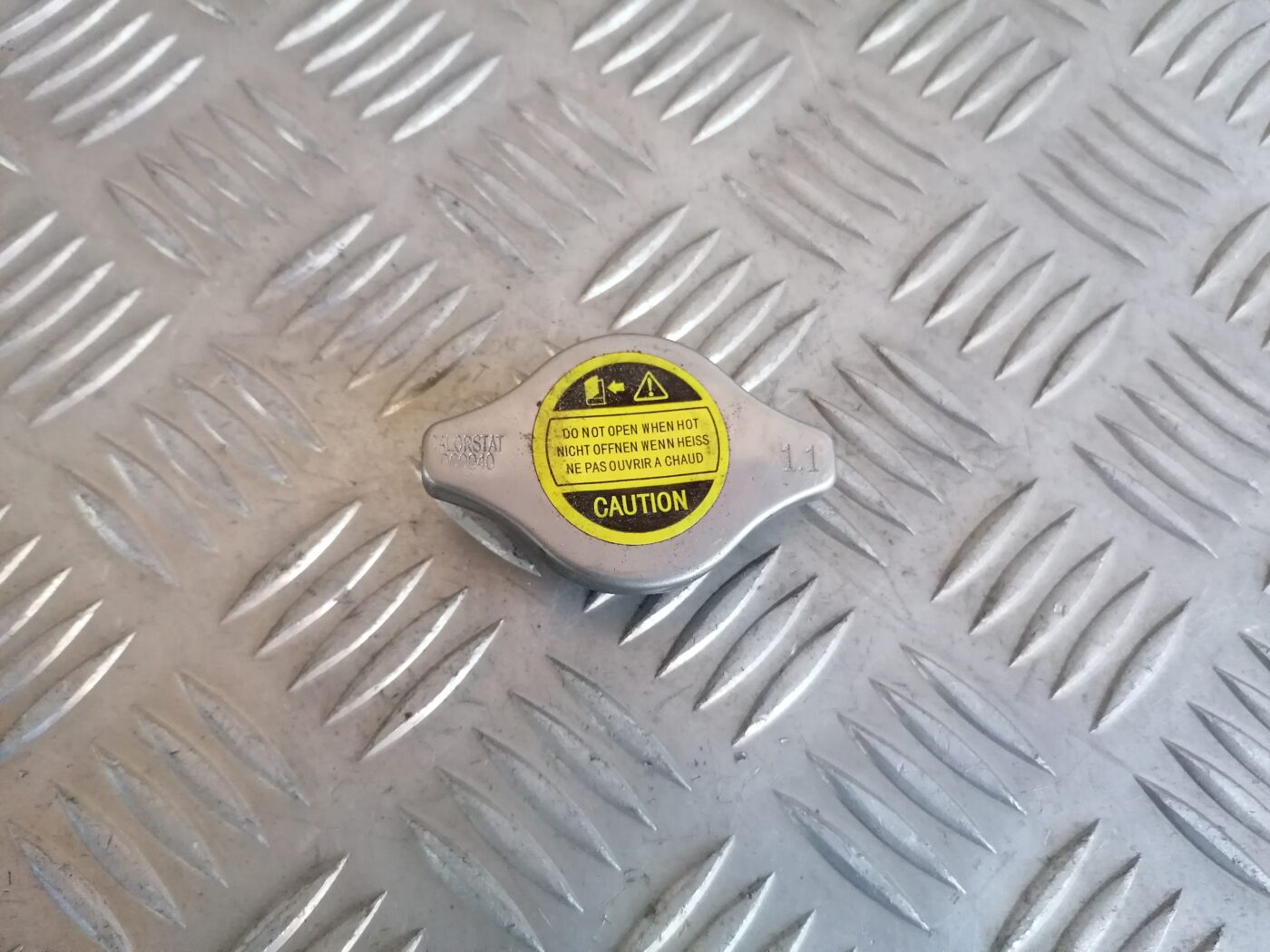 Radiatora vāks priekš HONDA ACCORD 2007 YR562P