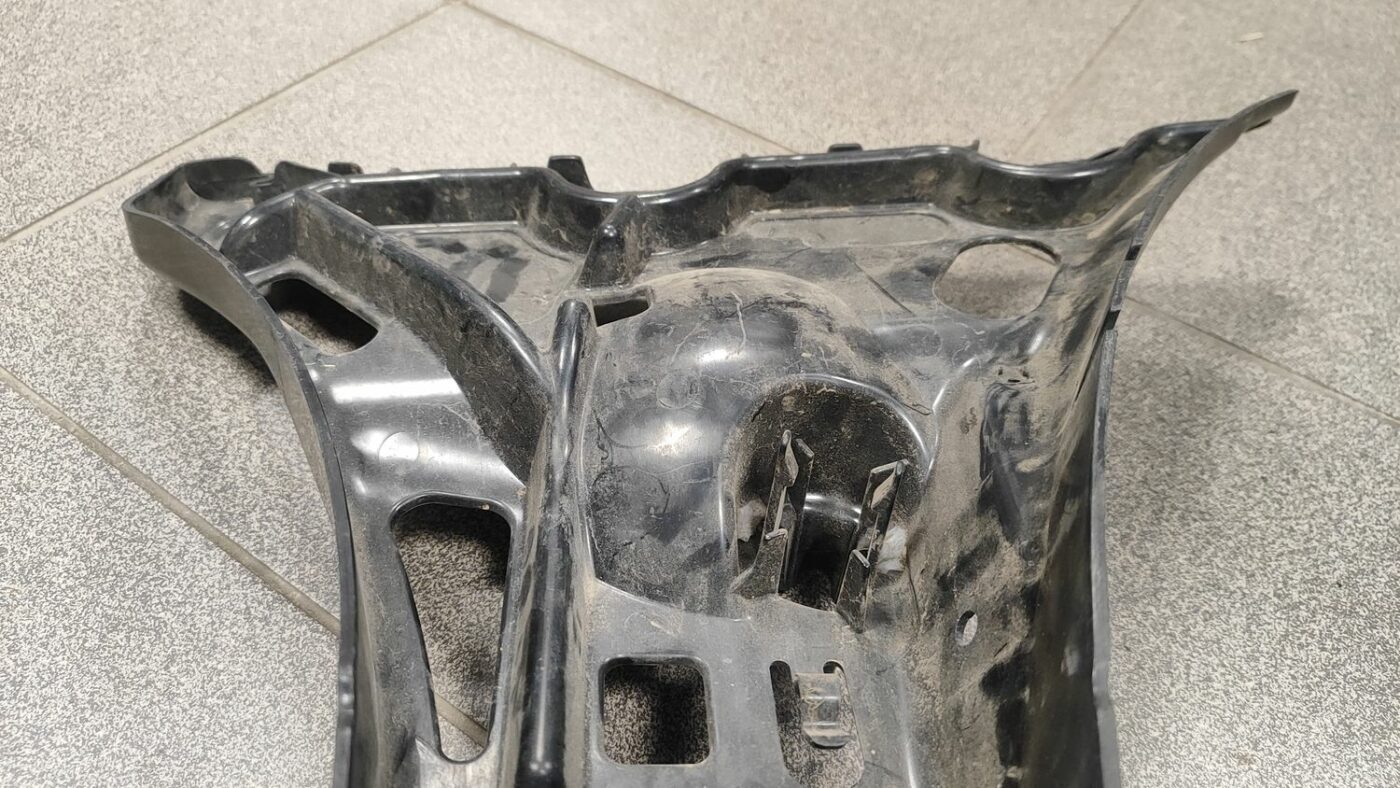 Aizmugurējā spārna un bufera stiprinājums priekš BMW 525D E61 2007 TOURING BLACK