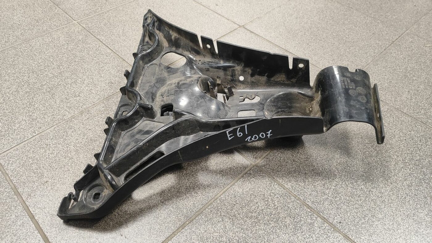 Aizmugurējā spārna un bufera stiprinājums priekš BMW 525D E61 2007 TOURING BLACK