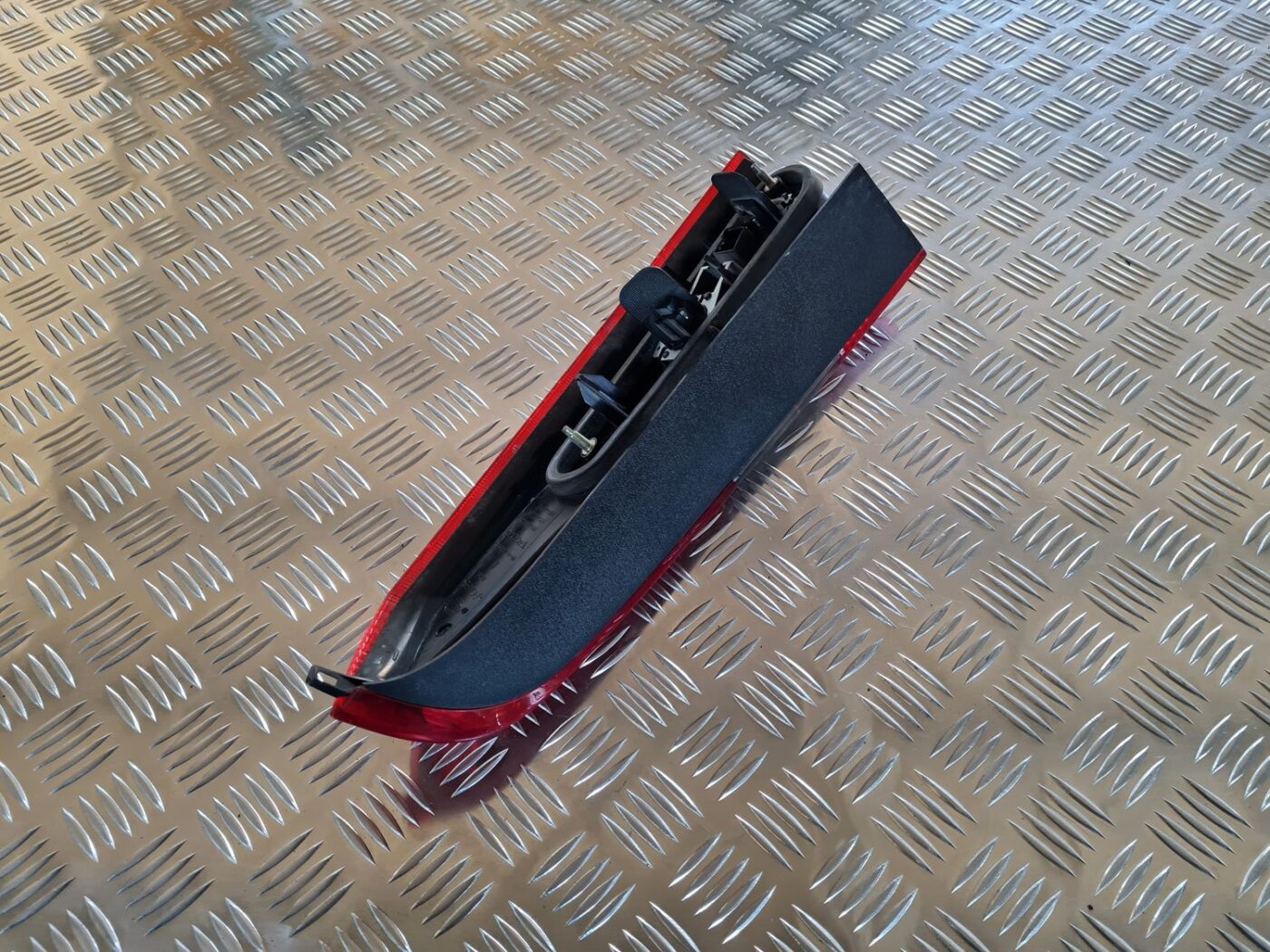 Aizmugurējais kreisais lukturis priekš VOLVO V70 2002 ASHGOLD 4 Aizmugurējais kreisais lukturis priekš VOLVO V70 2002 ASHGOLD