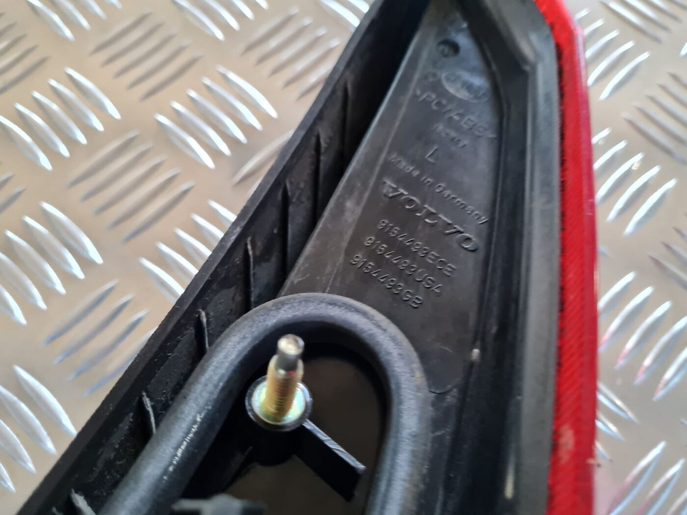 Aizmugurējais kreisais lukturis priekš VOLVO V70 2002 ASHGOLD 3 Aizmugurējais kreisais lukturis priekš VOLVO V70 2002 ASHGOLD