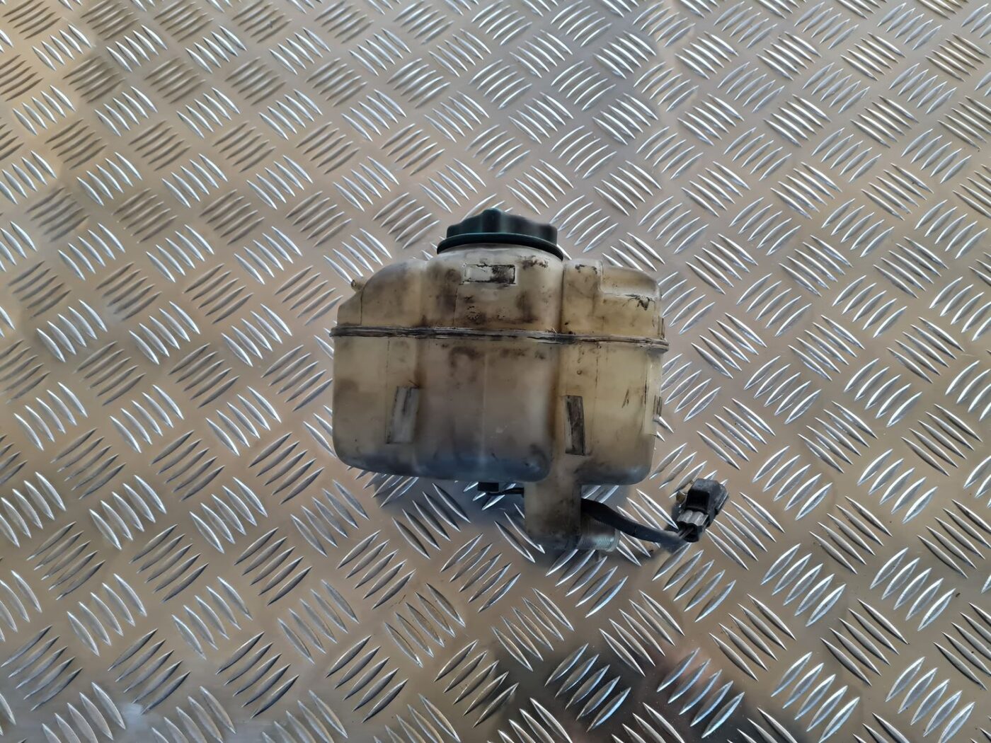 Dzesēšanas šķidruma tvertne priekš VOLVO V70 2002 ASHGOLD 1 Dzesēšanas šķidruma tvertne priekš VOLVO V70 2002 ASHGOLD