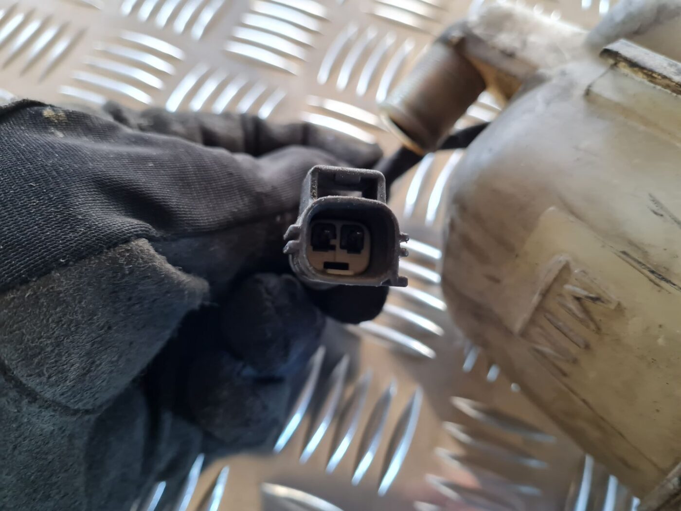 Dzesēšanas šķidruma tvertne priekš VOLVO V70 2002 ASHGOLD 4 Dzesēšanas šķidruma tvertne priekš VOLVO V70 2002 ASHGOLD