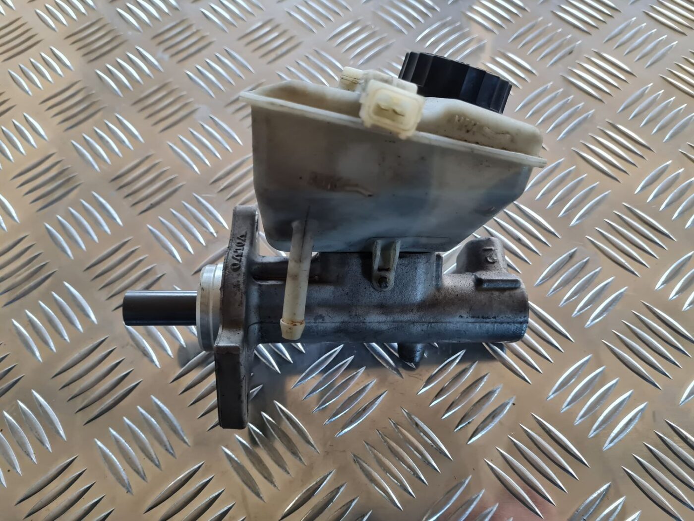 Bremžu pastiprinātāja galvenais cilindrs priekš VOLVO V70 2002 ASHGOLD