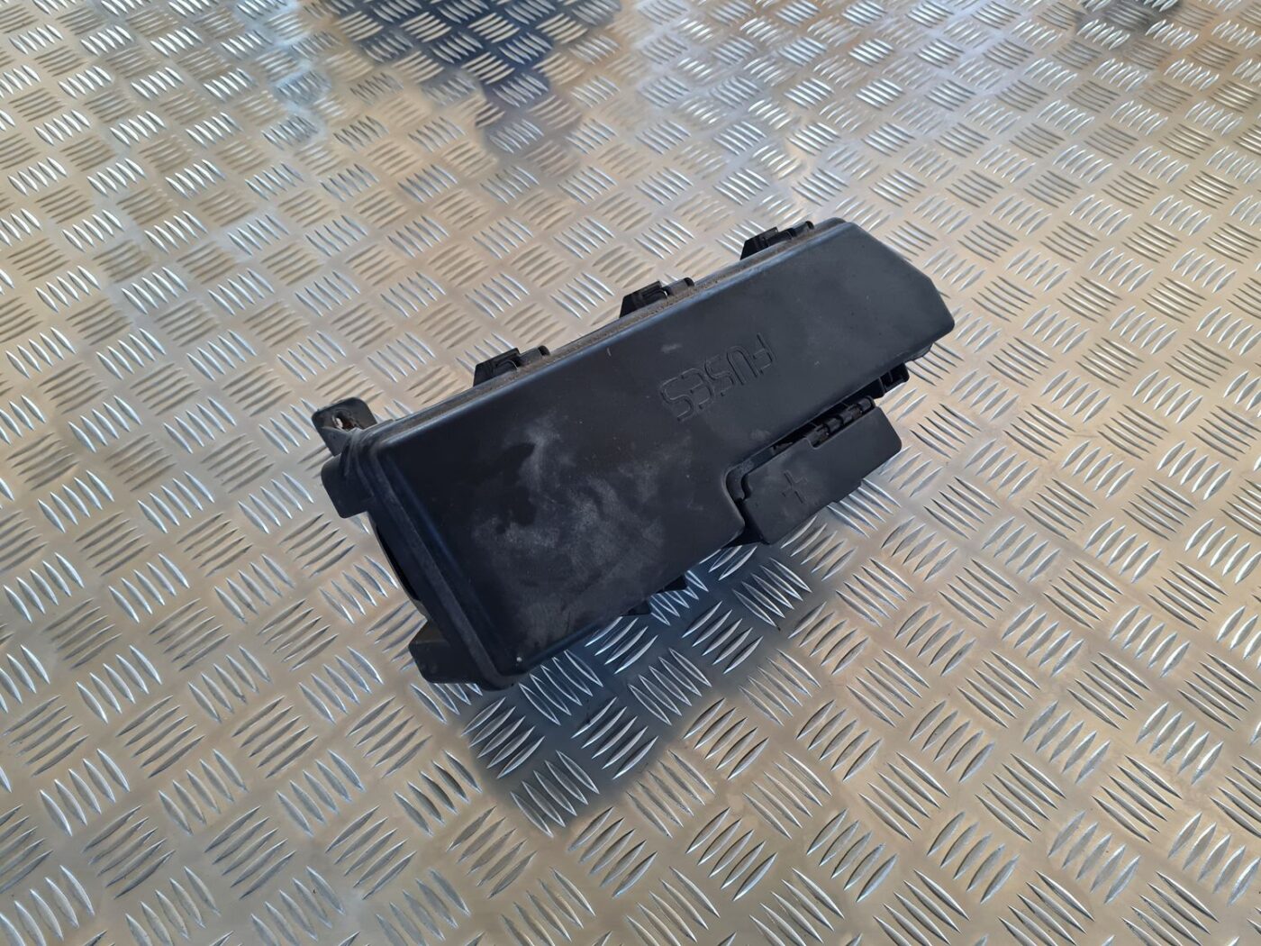 Drošinātāju kārbas korpuss priekš VOLVO V70 2002 ASHGOLD