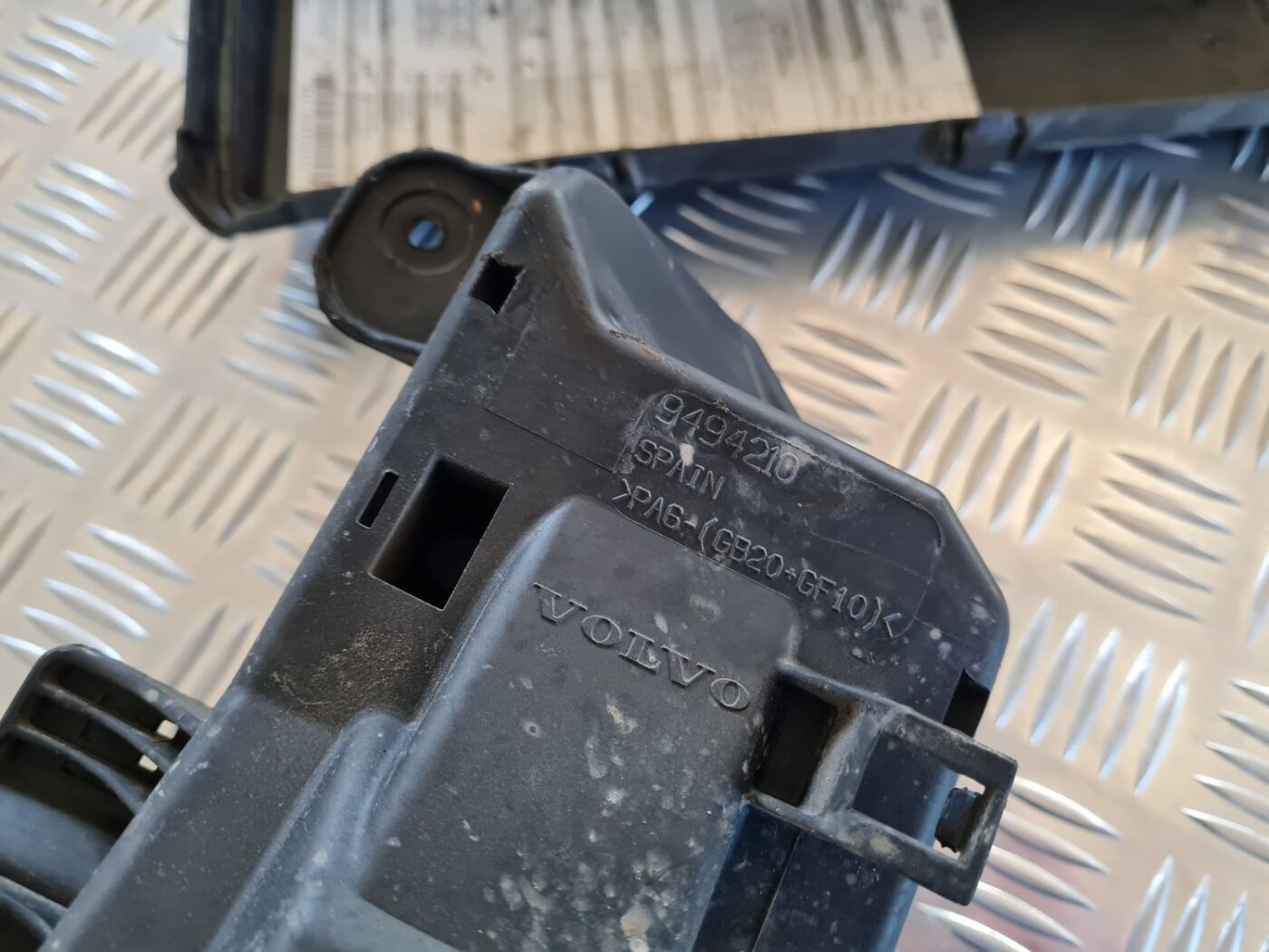 Drošinātāju kārbas korpuss priekš VOLVO V70 2002 ASHGOLD