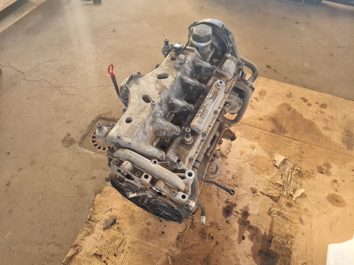 Dzinējs priekš VOLVO V70 2002 ASHGOLD 1 Dzinējs priekš VOLVO V70 2002 ASHGOLD