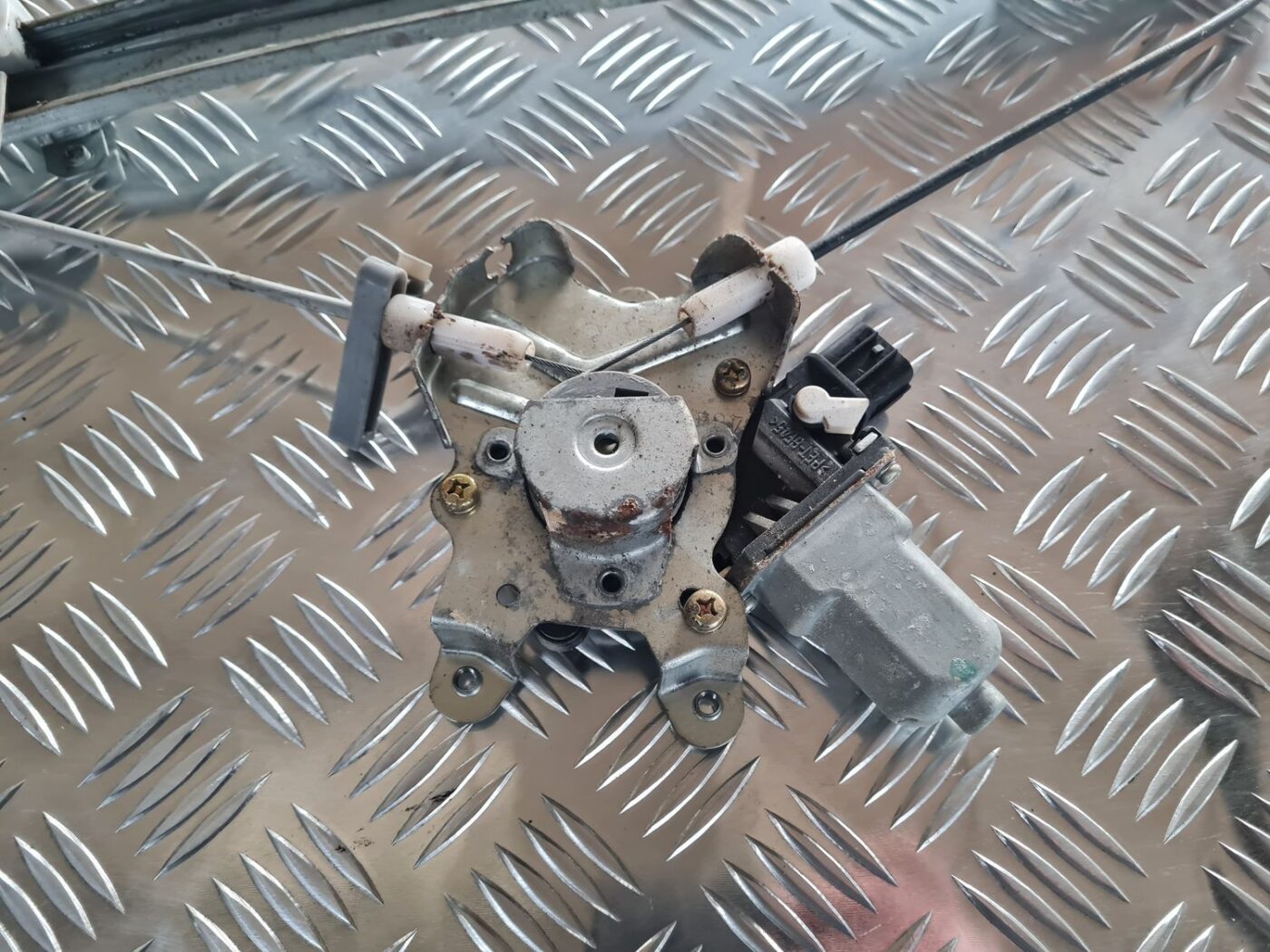 Stikla pacelšanas mehānisms priekšējais kreisais priekš MITSUBISHI LANCER 2006