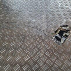 Aizmugurējo kreiso durvju slēdzene priekš MITSUBISHI LANCER 2006