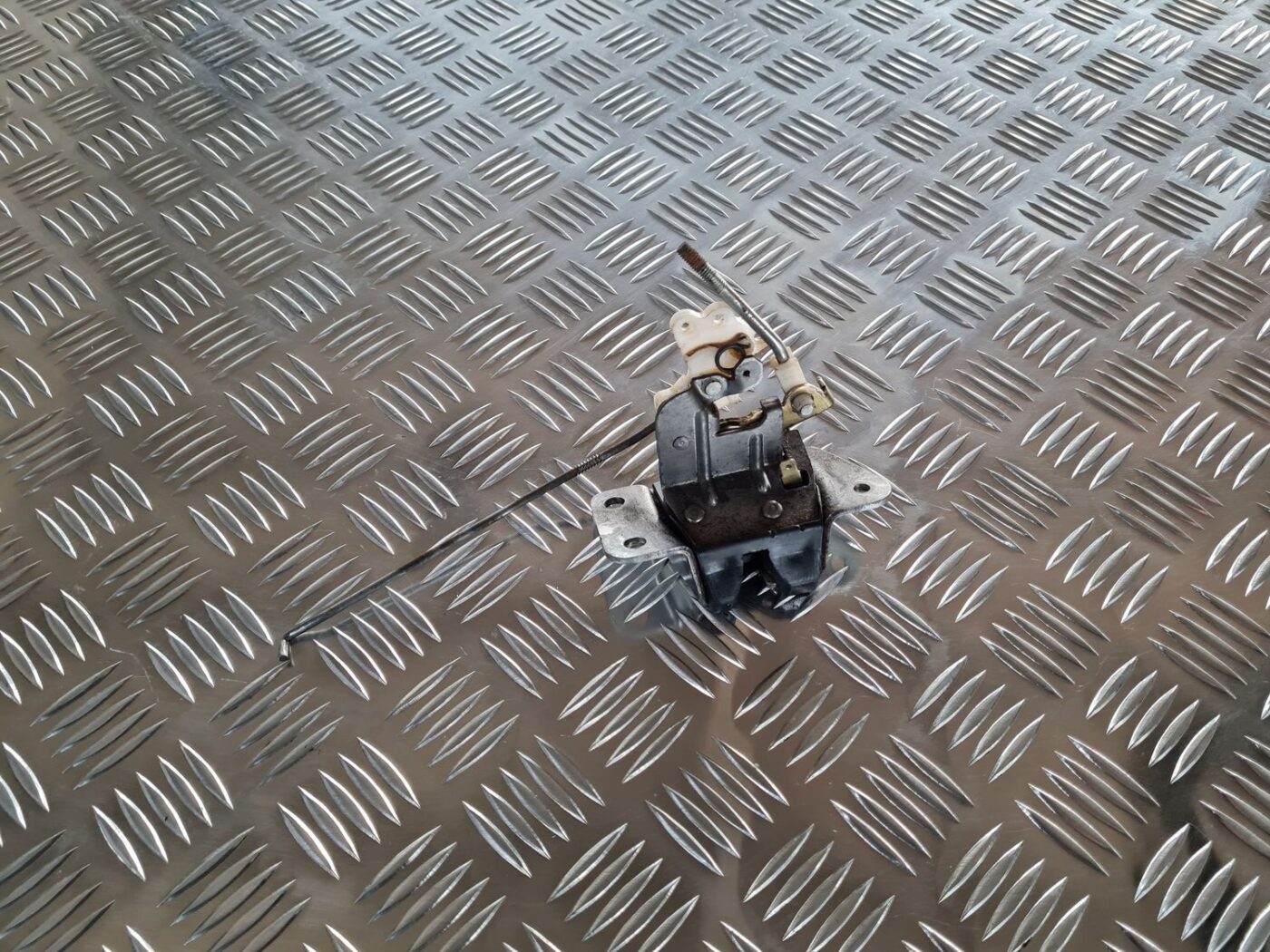 Bagāžnieka vāka slēdzene priekš MITSUBISHI LANCER 2006 1 Bagāžnieka vāka slēdzene priekš MITSUBISHI LANCER 2006