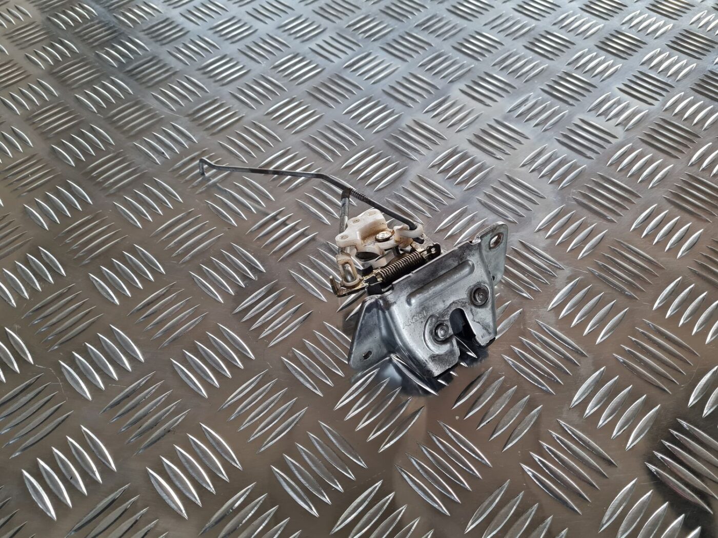 Bagāžnieka vāka slēdzene priekš MITSUBISHI LANCER 2006 3 Bagāžnieka vāka slēdzene priekš MITSUBISHI LANCER 2006