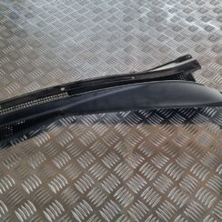 Vējstikla uzlikas (deflektora) režģis priekš MITSUBISHI LANCER 2006