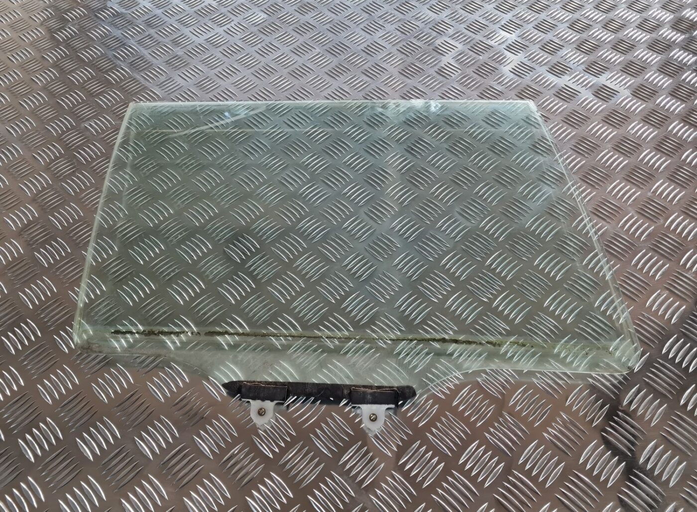 Aizmugurējo labo durvju stikls priekš MITSUBISHI LANCER 2006