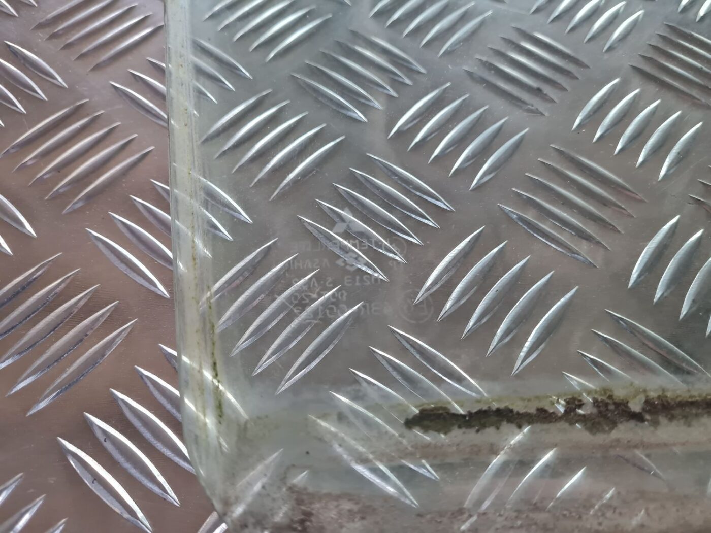 Aizmugurējo labo durvju stikls priekš MITSUBISHI LANCER 2006